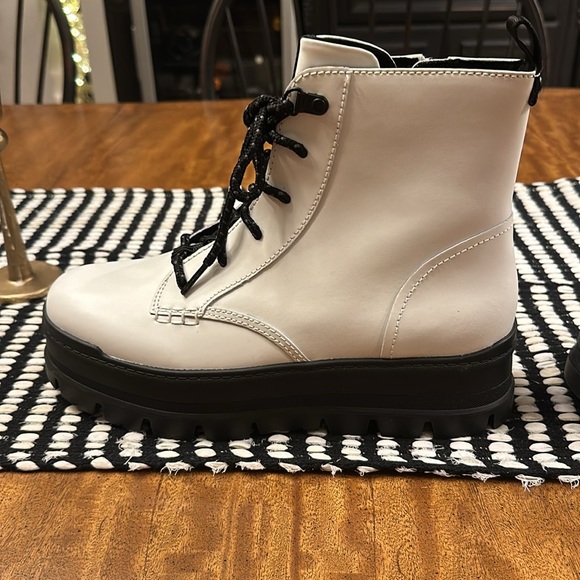 UGG women’s SIDNEE WHITE WATERPROOF LEATHER COMBAT SHORT BOOTS - Picture 10 of 16